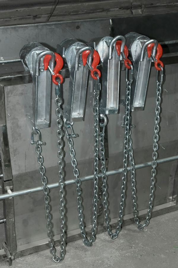 Blood collection hooks and chaines